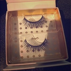 Battington Monroe Silk Eyelshes